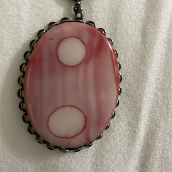 Rose 'quartz' pink domed oval pendant, hand-wrought vintage lucite with matte - Picture 7 of 8